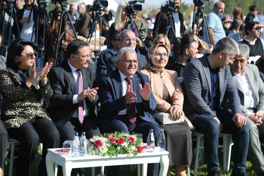 Millet Bahçesi, Yeni Tramvay Hattı Ve Gastronomi Günleri Cumhuriyet’in 100’üncü Yılına Çok Yakıştı