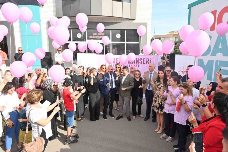 Kepez’de Kanser Farkındalığı İçin Gökyüzüne Pembe Balon Bırakıldı