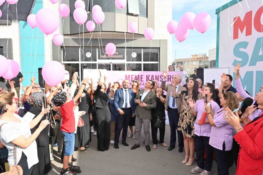 Kepez’de Kanser Farkındalığı İçin Gökyüzüne Pembe Balon Bırakıldı