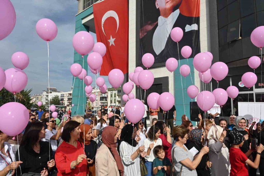 Kepez’de Kanser Farkındalığı İçin Gökyüzüne Pembe Balon Bırakıldı