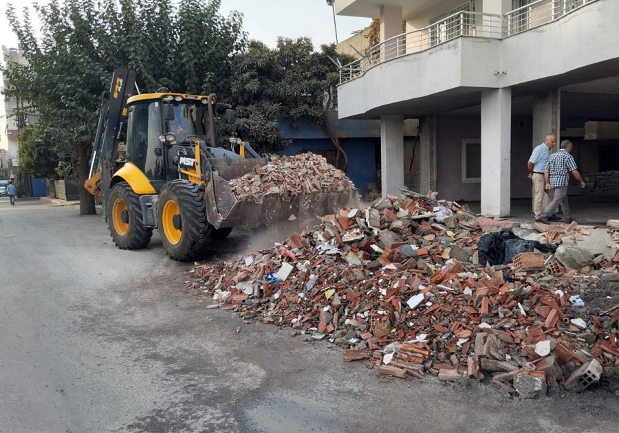 Akdeniz’deki 65 Mahalle Ve 2 Bin 800 Sokaktan Günde 400 Ton Çöp Toplanıyor