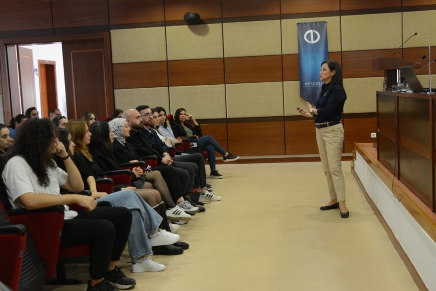 Anadolu Üniversitesi’nde ‘perakende Genç Yetenek Programı Bilgilendirme Toplantısı Ve Mt Başarı Belgesi Töreni’