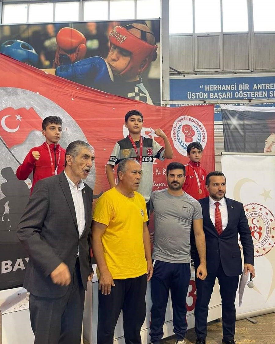 Manavgatlı Sporcular Boks Kupasından Madalyalarla Döndü