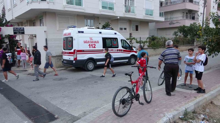 Ticari Taksiyle Çarpışan Bisiklet Sürücüsü Çocuk Yaralandı, Mahalleli İsyan Etti