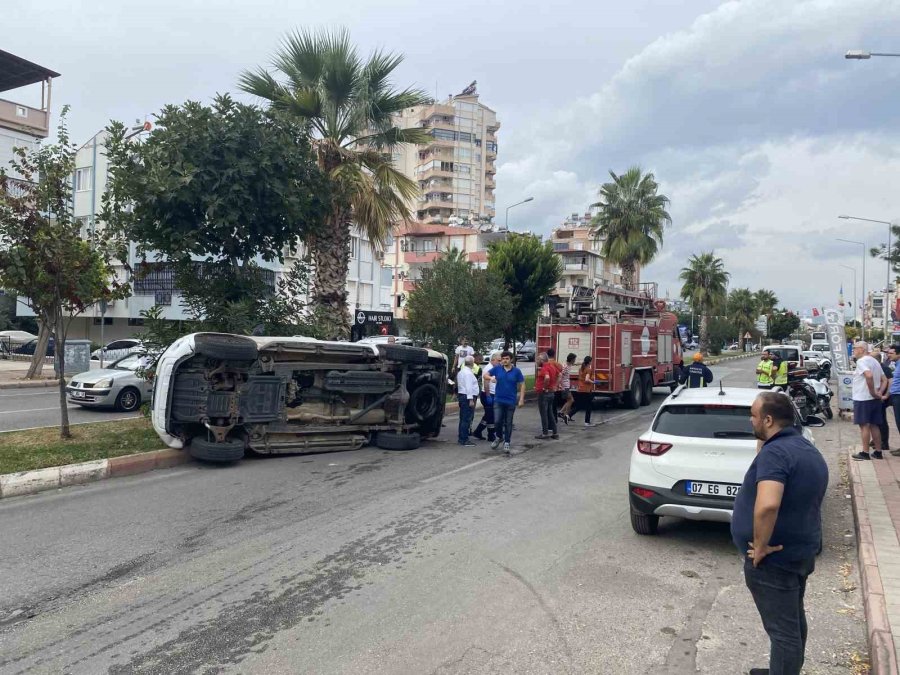 Yan Yatan Kamyonetten Yara Almadan Çıktı