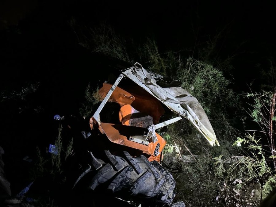 Antalya’da Traktör Devrildi: 1’i Ağır 2 Yaralı