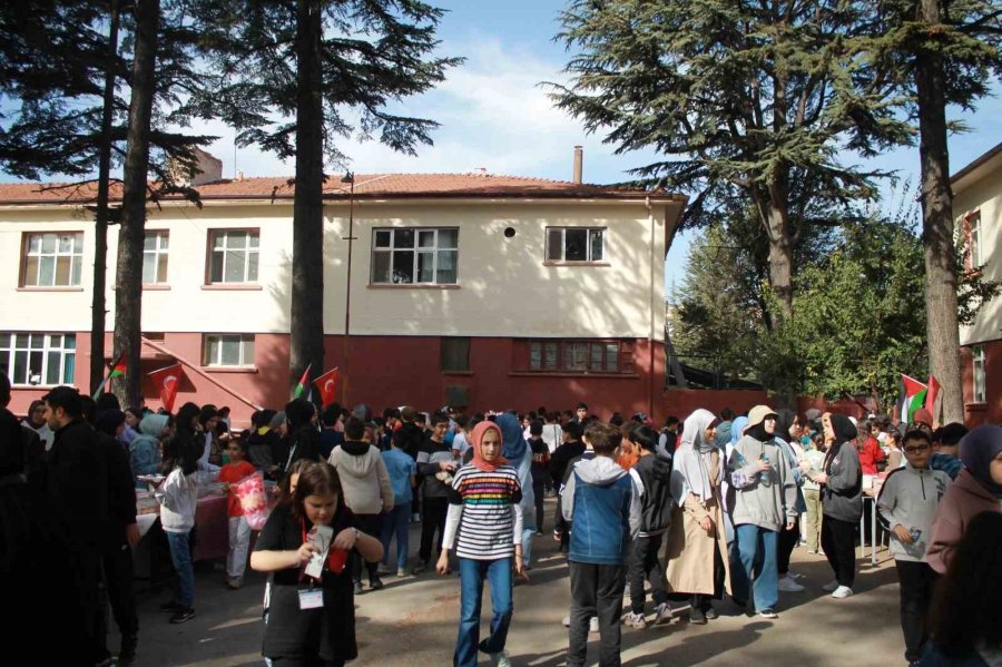 Ortaokul Öğrenci Ve Velilerinden Gazze’ye Yardım