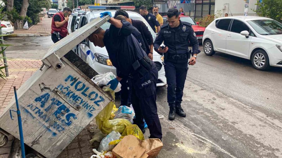 Polise Çöp Konteynerinde Didik Didik Silah Arattı, Çıkmayınca Polis Arabasından İnerek Kendi Elleriyle Teslim Etti