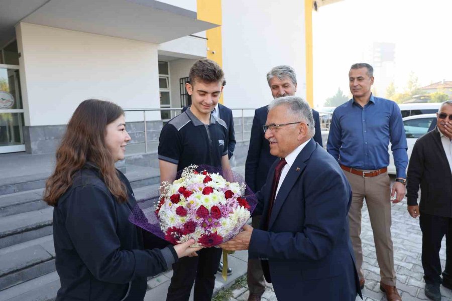 Başkan Büyükkılıç’tan Öğrencilere Önemli Tavsiyeler