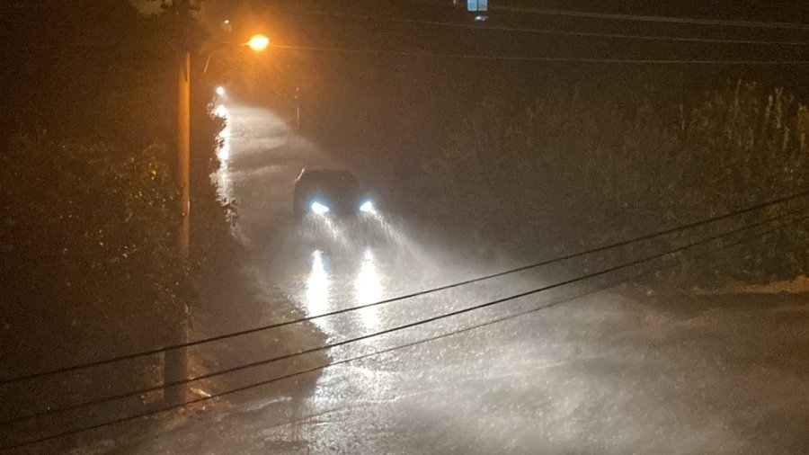 Mersin’de Sağanak Yağış Ve Fırtına Etkili Oldu