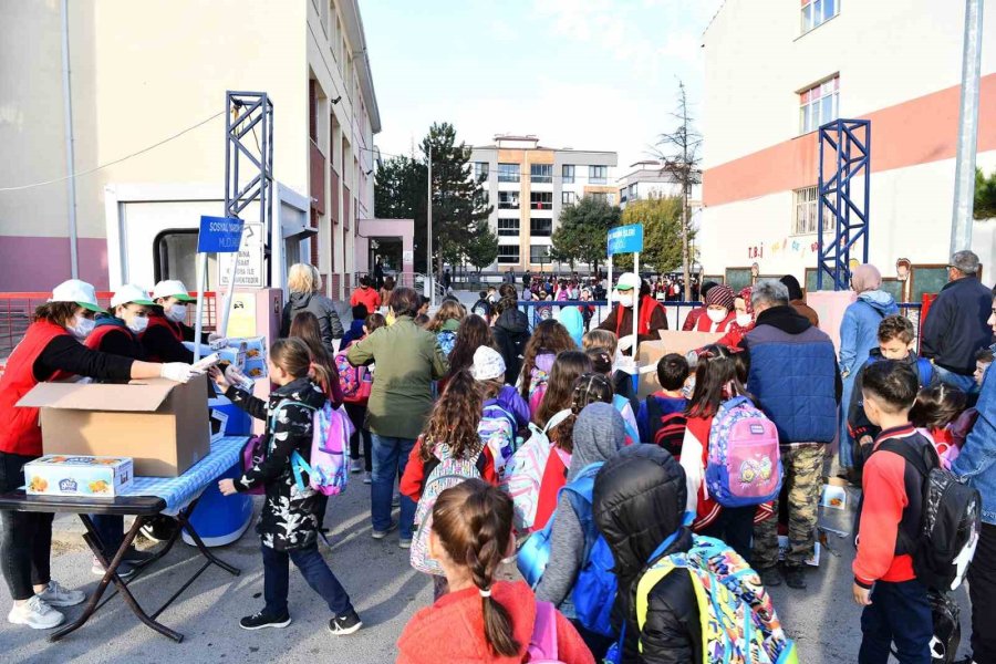 Tepebaşı’nın Çocuklar İçin Gıda Desteği Sürüyor