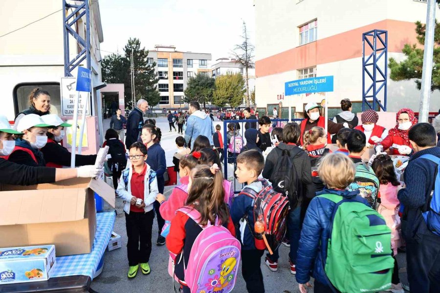 Tepebaşı’nın Çocuklar İçin Gıda Desteği Sürüyor