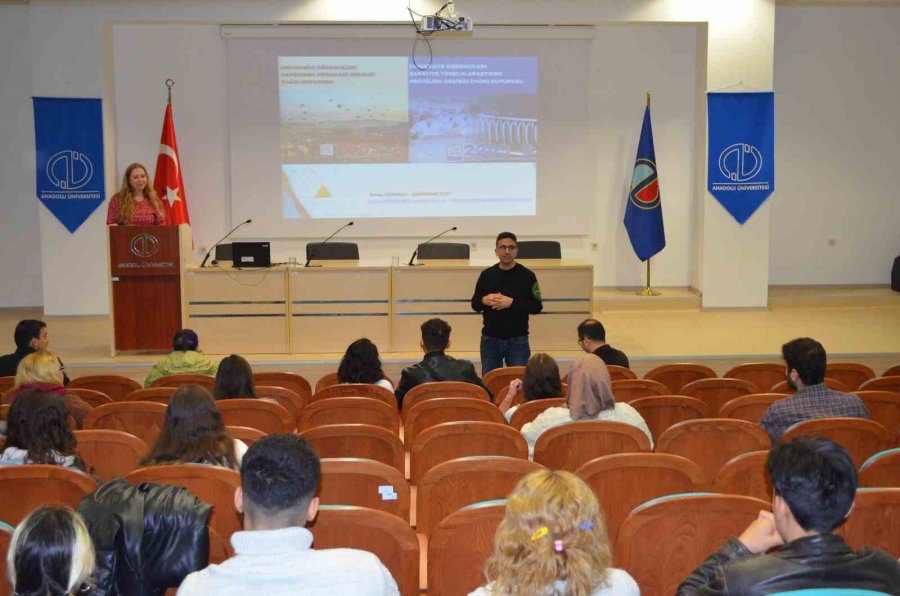 Eğitim Fakültesinde “tübitak 2209-a Üniversite Öğrencileri Araştırma Projeleri Destekleme Programı” Bilgilendirme Toplantısı