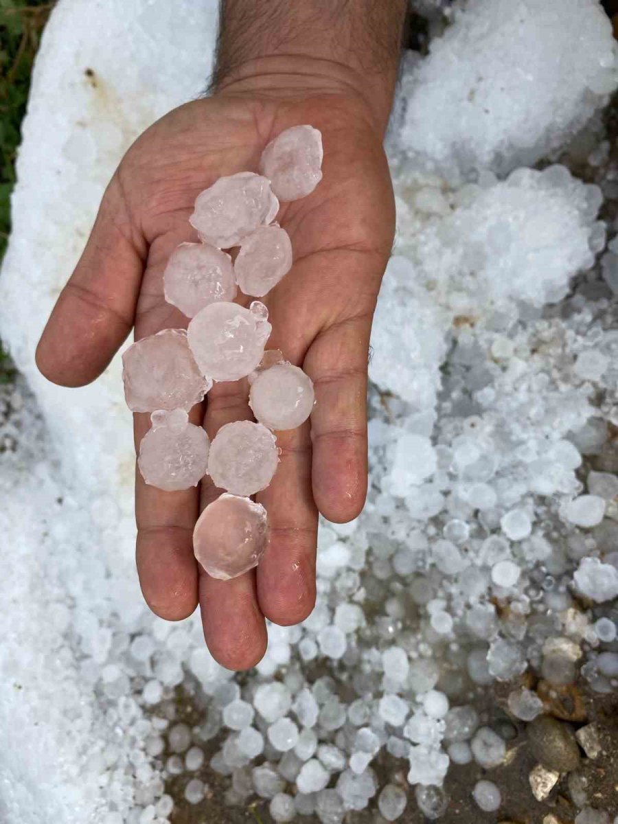 Antalya’da Seraları Dolu Vurdu