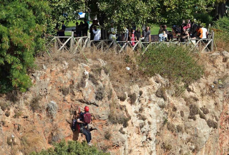 Tansiyonu Düştü, 15 Metrelik Falezlerden Düştü