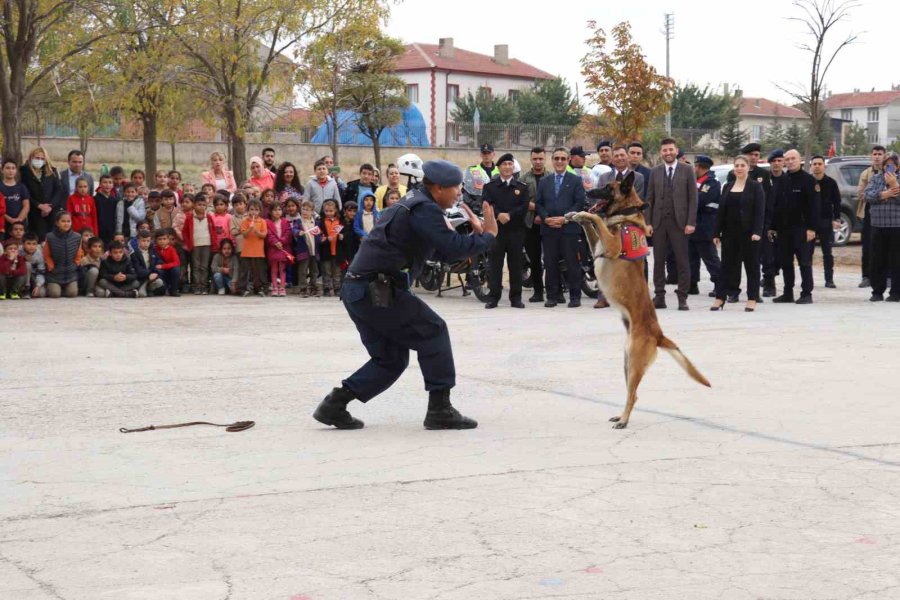 Jandarma Ekiplerinden İlkokul Ve Huzurevi Ziyareti