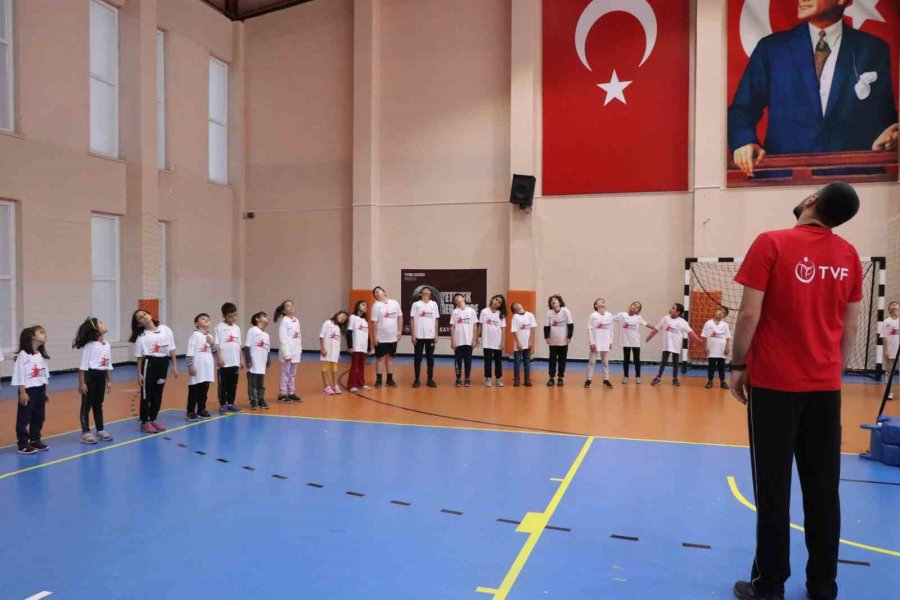 Kayseri’de ‘fabrika Voleybol Okulu’ Açıldı