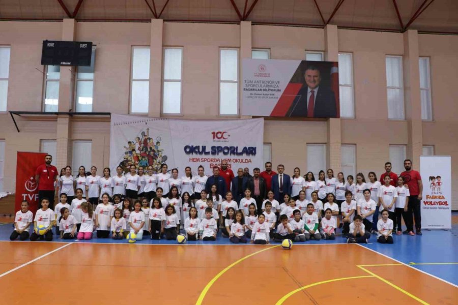 Kayseri’de ‘fabrika Voleybol Okulu’ Açıldı