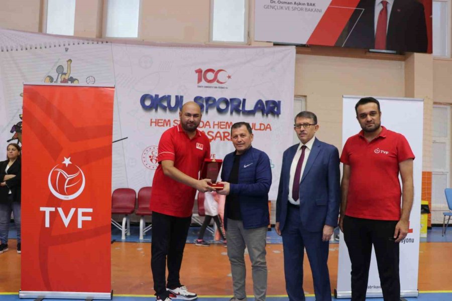 Kayseri’de ‘fabrika Voleybol Okulu’ Açıldı