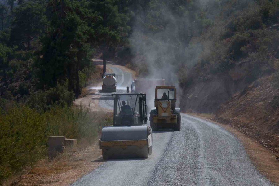 Gülnar’da Yollar Yenileniyor