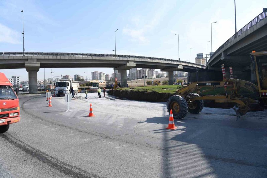 Büyükşehir’den 3 Bulvarı Birleştiren Katlı Kavşakta ‘stratejik’ Çalışma