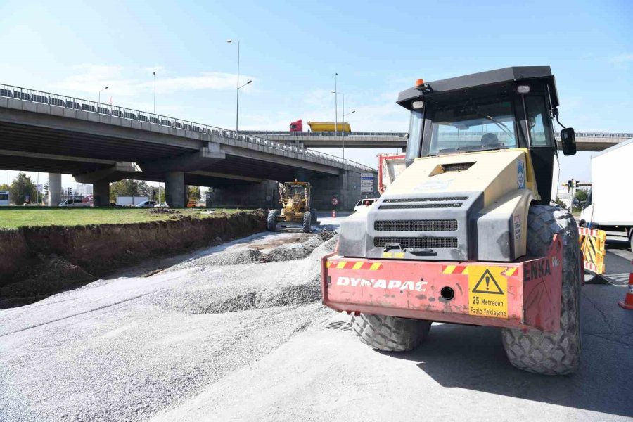 Büyükşehir’den 3 Bulvarı Birleştiren Katlı Kavşakta ‘stratejik’ Çalışma