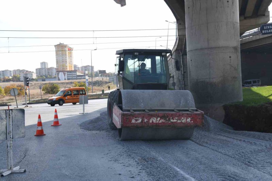 Büyükşehir’den 3 Bulvarı Birleştiren Katlı Kavşakta ‘stratejik’ Çalışma