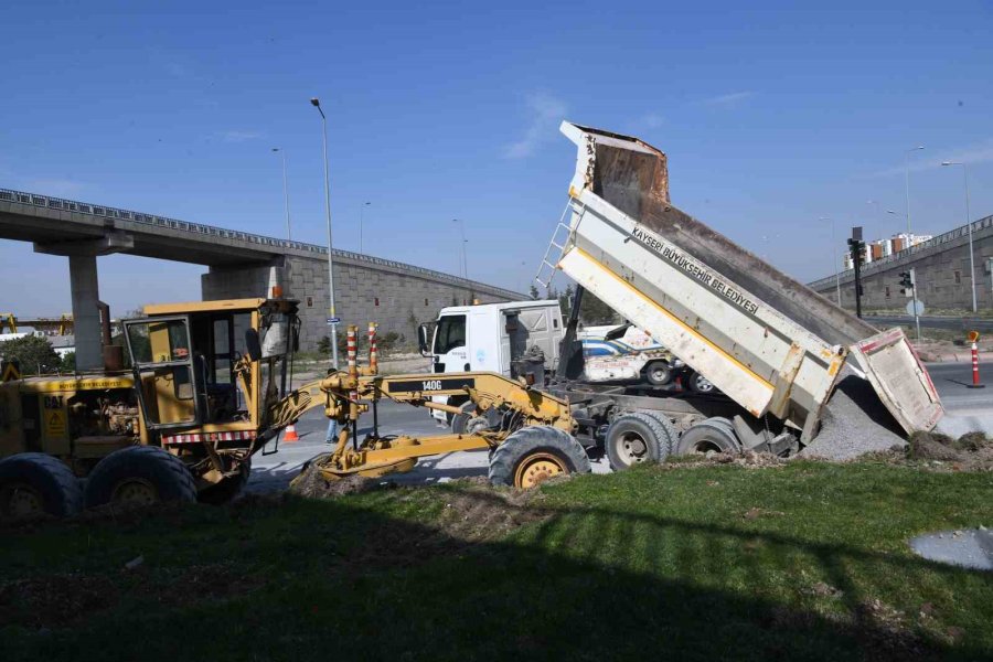 Büyükşehir’den 3 Bulvarı Birleştiren Katlı Kavşakta ‘stratejik’ Çalışma