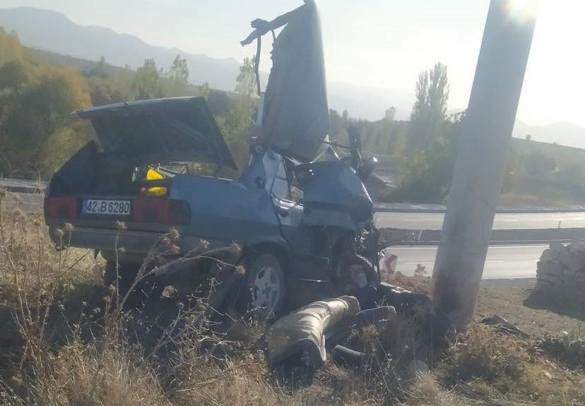 Beton Direğe Çarpan Otomobilin Sürücüsü Ağır Yaralandı