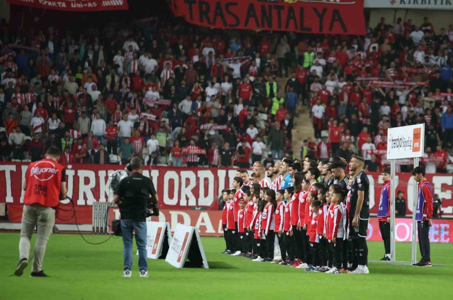 Trendyol Süper Lig: Antalyaspor: 0 - Beşiktaş: 0 (maç Devam Ediyor)