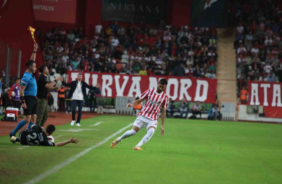 Trendyol Süper Lig: Antalyaspor: 0 - Beşiktaş: 0 (maç Devam Ediyor)