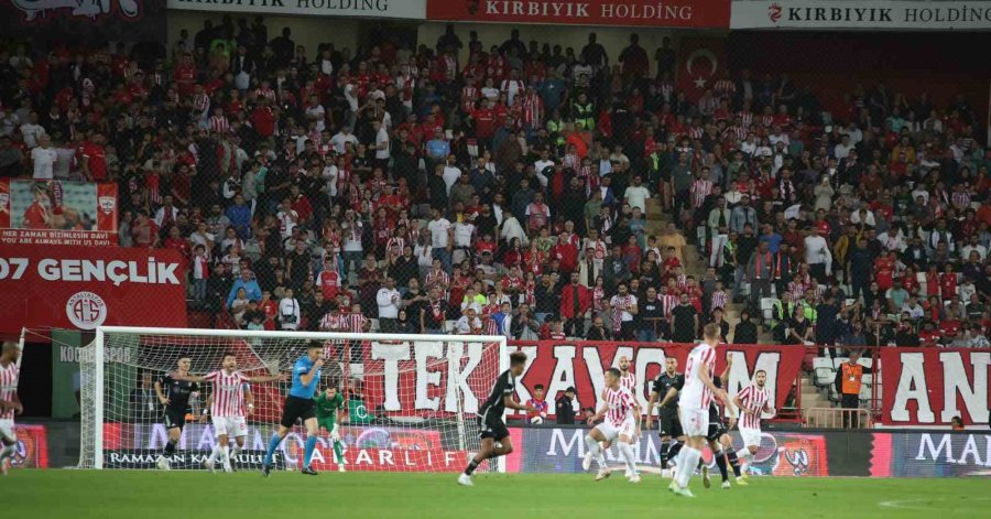 Trendyol Süper Lig: Antalyaspor: 0 - Beşiktaş: 0 (maç Devam Ediyor)