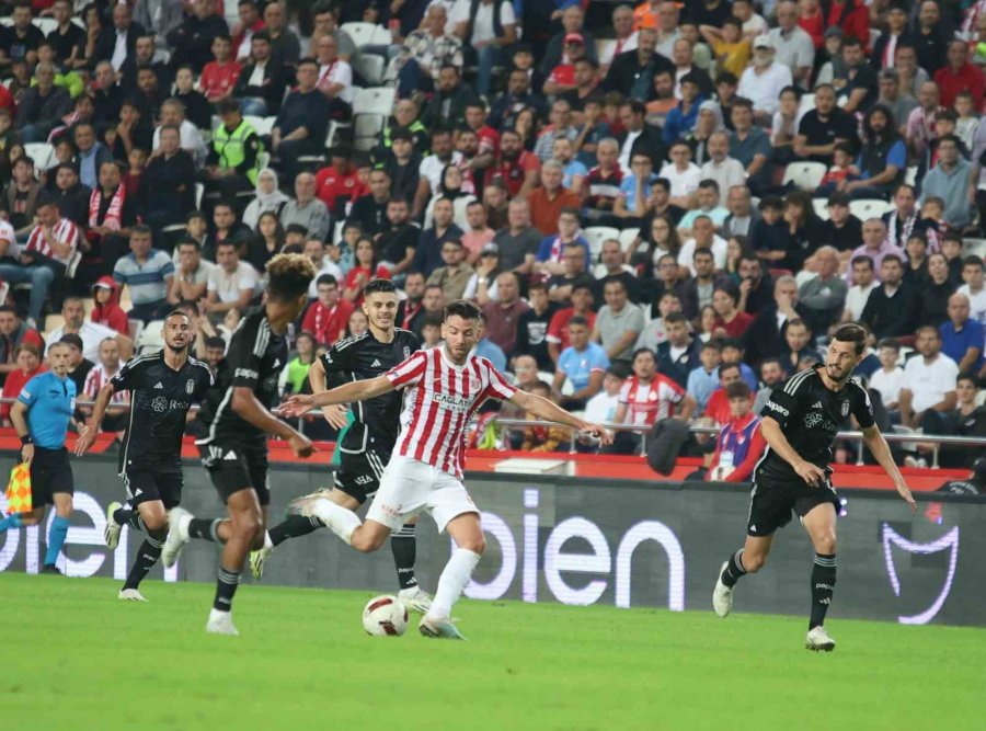 Trendyol Süper Lig: Antalyaspor: 0 - Beşiktaş: 1 (ilk Yarı)