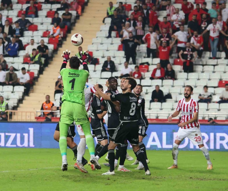 Trendyol Süper Lig: Antalyaspor: 0 - Beşiktaş: 1 (ilk Yarı)