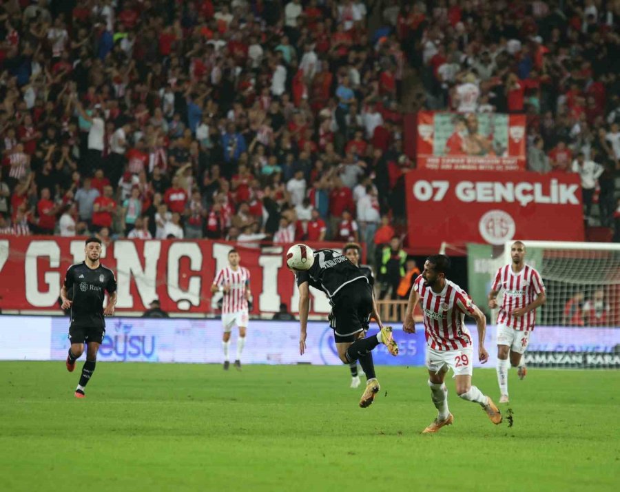 Trendyol Süper Lig: Antalyaspor: 0 - Beşiktaş: 1 (ilk Yarı)