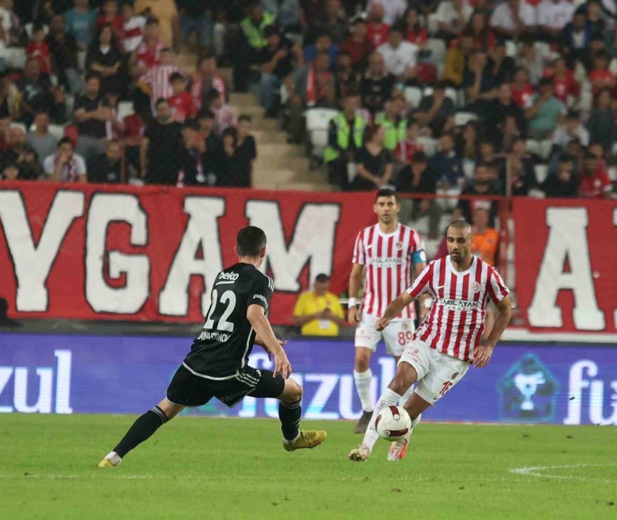 Trendyol Süper Lig: Antalyaspor: 0 - Beşiktaş: 1 (ilk Yarı)