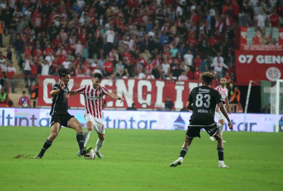 Trendyol Süper Lig: Antalyaspor: 0 - Beşiktaş: 1 (ilk Yarı)