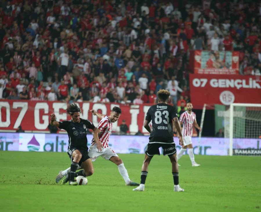 Trendyol Süper Lig: Antalyaspor: 0 - Beşiktaş: 1 (ilk Yarı)