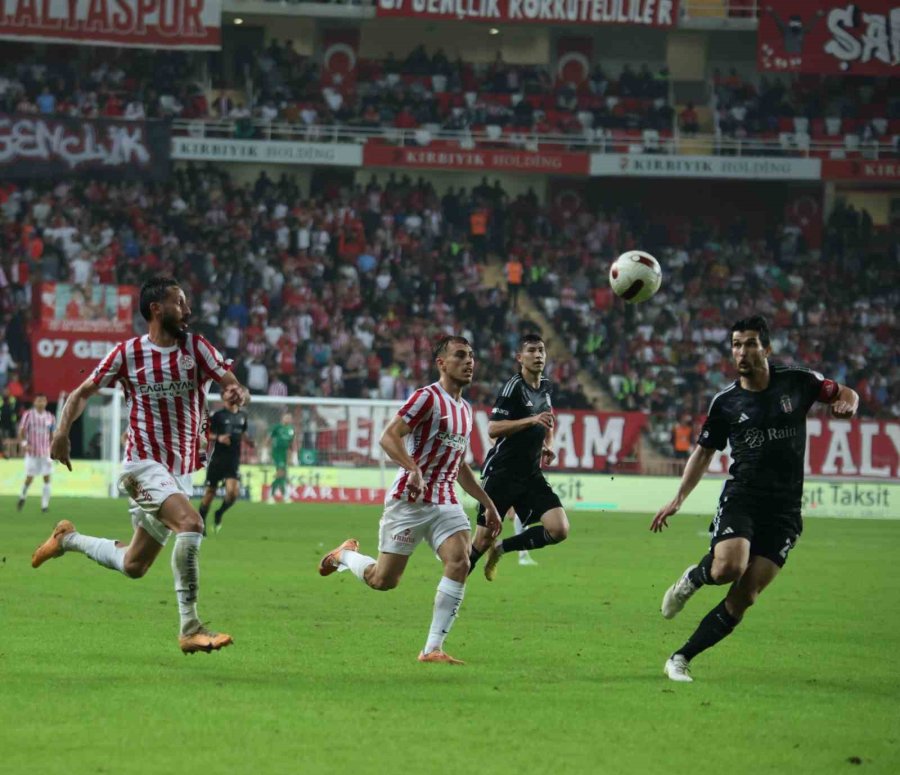 Trendyol Süper Lig: Antalyaspor: 0 - Beşiktaş: 1 (ilk Yarı)