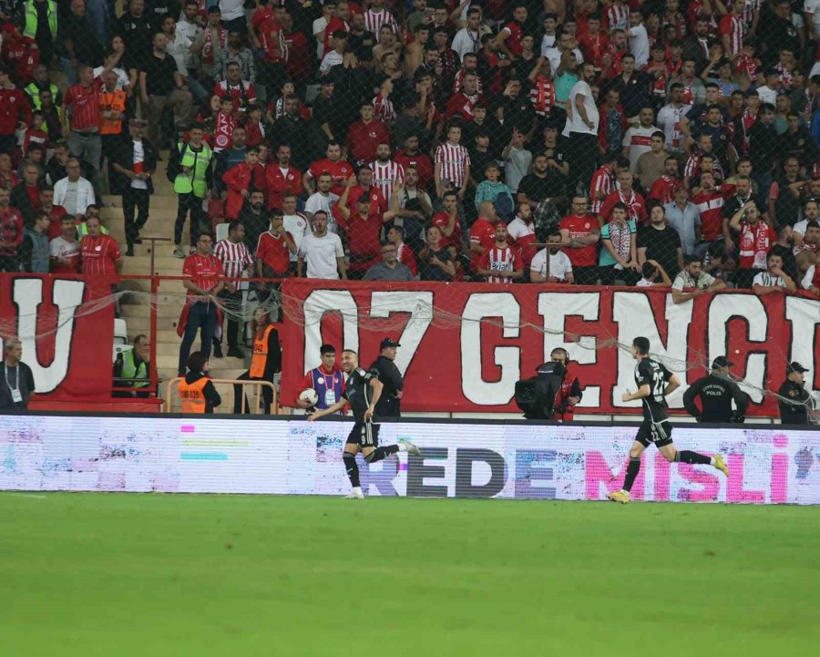 Trendyol Süper Lig: Antalyaspor: 0 - Beşiktaş: 1 (ilk Yarı)