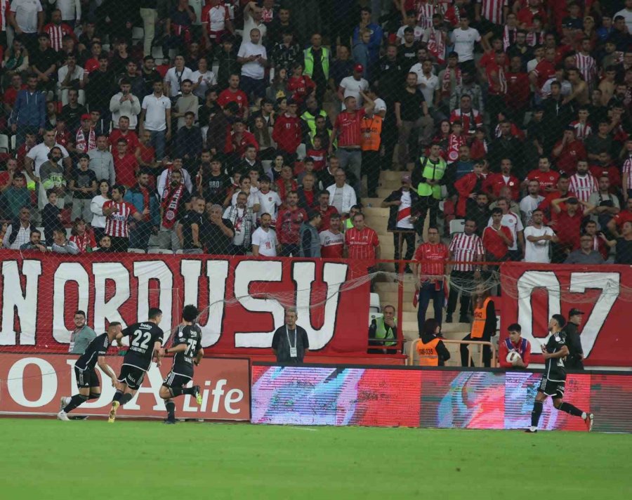 Trendyol Süper Lig: Antalyaspor: 0 - Beşiktaş: 1 (ilk Yarı)