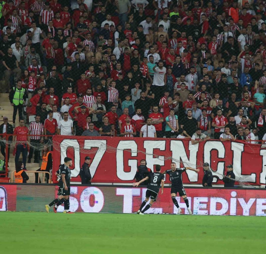 Trendyol Süper Lig: Antalyaspor: 0 - Beşiktaş: 1 (ilk Yarı)