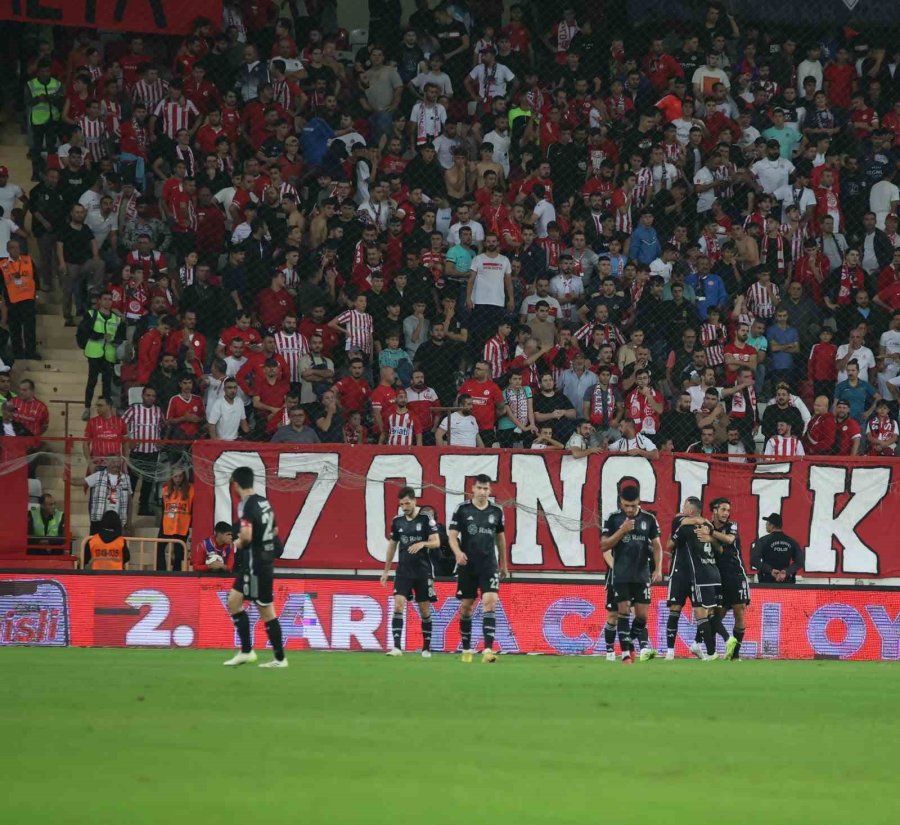 Trendyol Süper Lig: Antalyaspor: 0 - Beşiktaş: 1 (ilk Yarı)