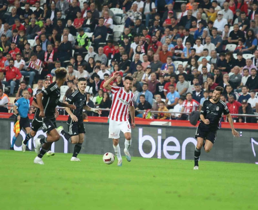 Trendyol Süper Lig: Antalyaspor: 0 - Beşiktaş: 1 (ilk Yarı)