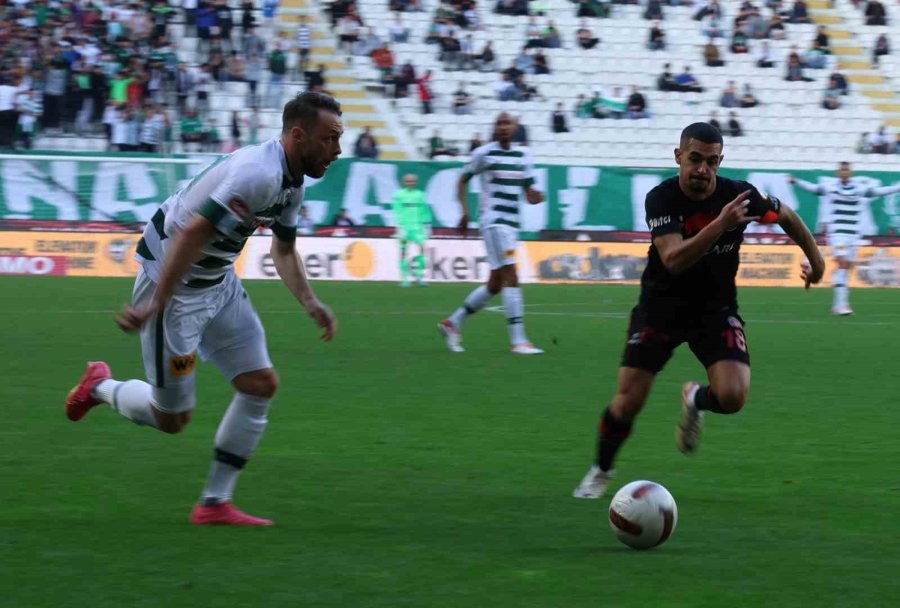 Trendyol Süper Lig: Konyaspor: 0 - Fatih Karagümrük: 0 (ilk Yarı)