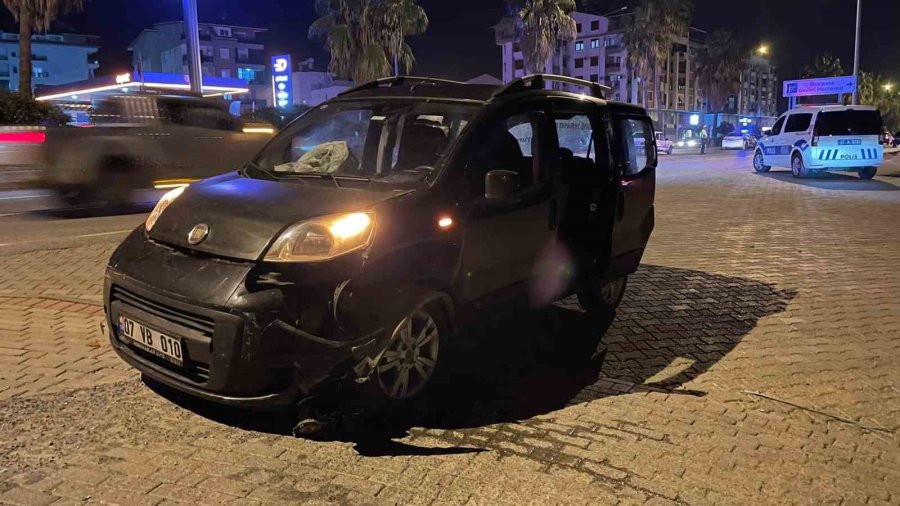 Antalya’da Trafik Kazası: 2 Yaralı