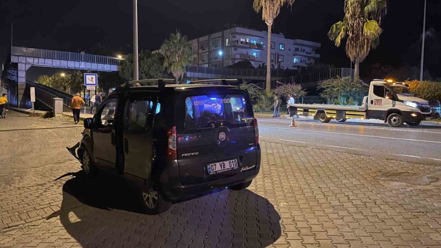 Antalya’da Trafik Kazası: 2 Yaralı