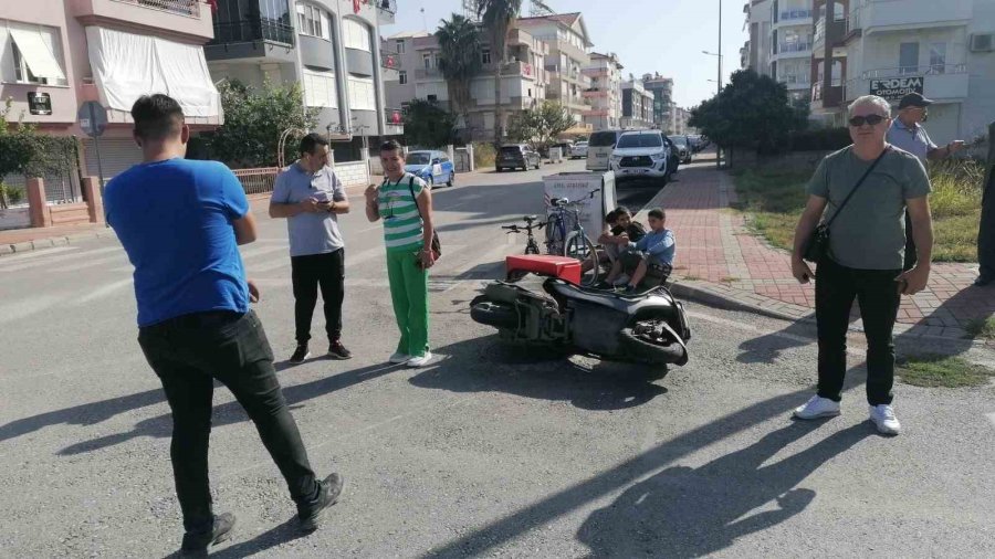 Kavşakta ’u’ Dönüşü Motosiklet Sürücüsünü Hastanelik Etti