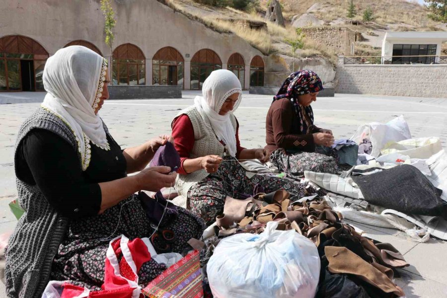 Kızına Yaptığı Bebek 60 Yıldır Mahallelinin Geçim Kapısı Oldu