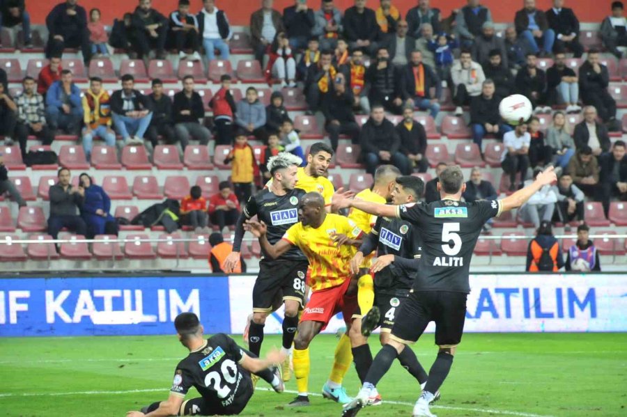 Trendyol Süper Lig: Kayserispor: 0 - Corendon Alanyaspor: 0 (ilk Yarı)